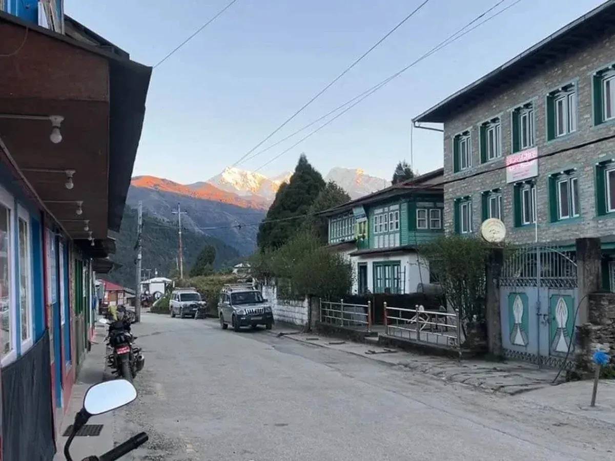 Everest Base Camp trek via Salleri