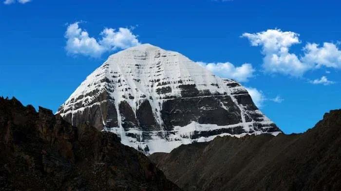 Mount Kailash tour via Lhasa